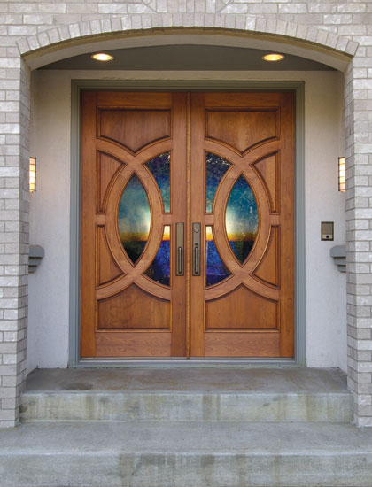 Puertas exterior de madera en vivienda unifamiliar